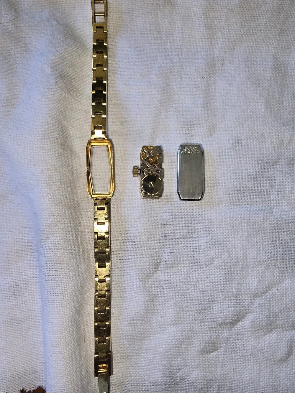 Vintage Ladies Benrus 17-Jewel Manual Wind Watch